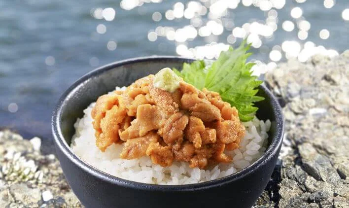 美味しいものを満喫できるのも、リゾートバイトの醍醐味のイメージ