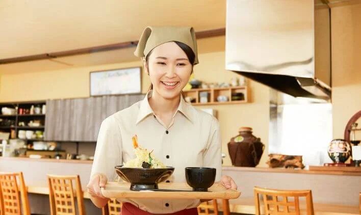 レストランホール｜リゾートバイトの定番職種のイメージ