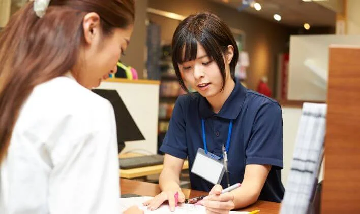 フロント｜リゾートバイトで語学力アップのイメージ