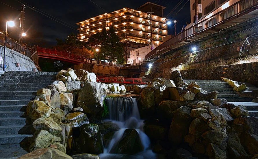 【髪色明るくてもOK☆】名湯・有馬の温泉旅館で住み込みバイト！稼げる調理補助×便利な周辺環境がうれしいポイント