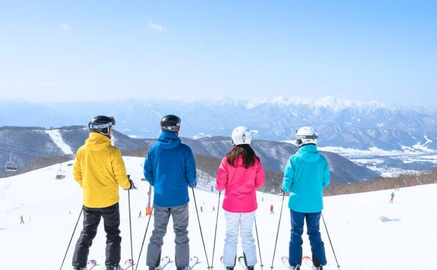 10代～60代まで大歓迎🙌関東のスキー場で働くならココ!!【スキーレンタル無料❄】