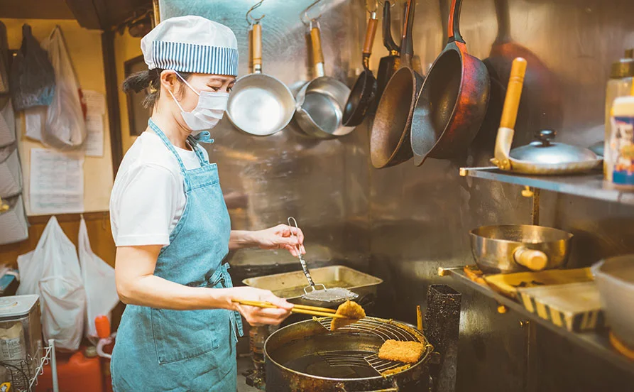 《高満了率》寮は個室で部屋内にバストイレ付🙌寮費も水道光熱費もぜ〜んぶ無料！高時給1,400円✨食事も出ます！｜熱海エリア