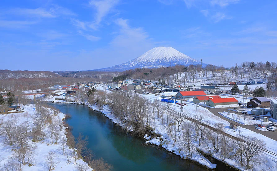 ＼リフト券無料／ニセコのスキー場近くの旅館で働くチャンス✨
