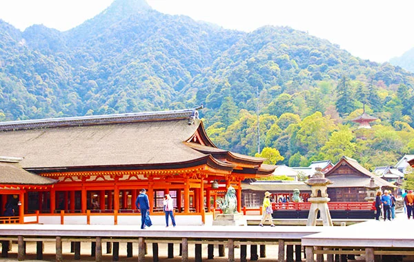 【語学力を活かして高時給で働く！】世界遺産の近くでパワーチャージしながらリゾートバイト