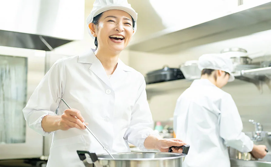 【人気の完全個室寮】冬から春にうつり変わるシーズン！伊豆を代表する温泉地♨伊豆長岡温泉でリゾートバイトしませんか？