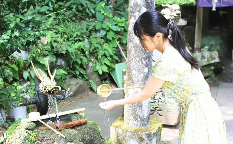 12月スタート【休日も食事支給あり】食材の準備・仕込み・食材のカットを担当😊✨美肌効果のある温泉に毎日入れます！