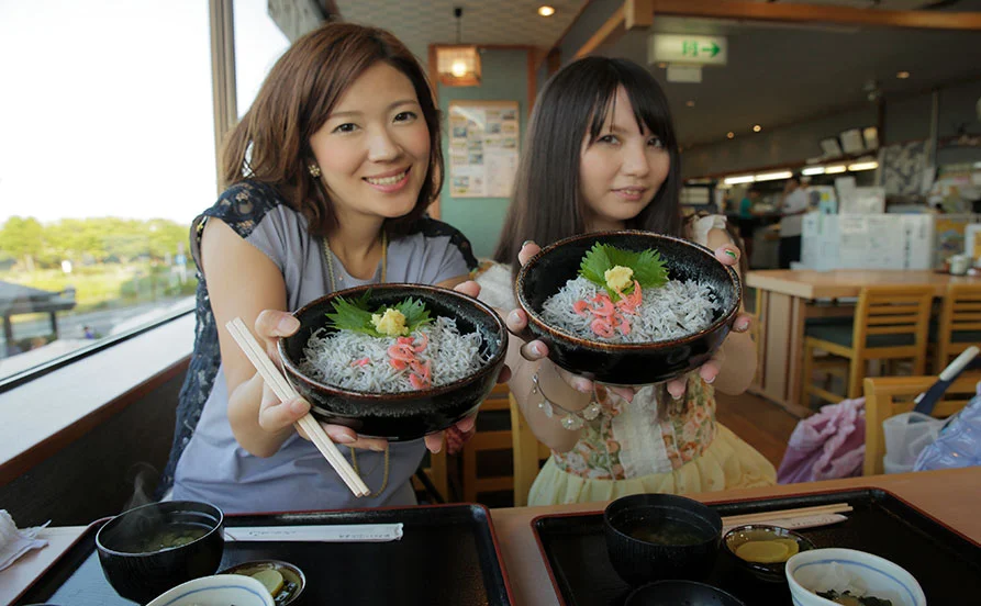 スキルゼロからのスタートも大歓迎です🔰【駅まで近いのも嬉しいポイント！熱海駅すぐ】高級旅館で調理補助のお仕事です！