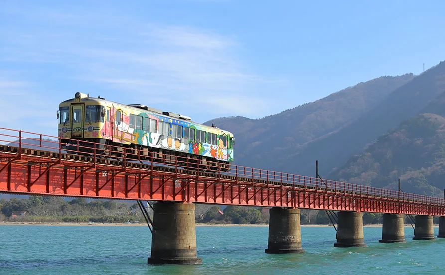 日本海に沈む夕日を望む贅沢ロケーション✨休日温泉入浴可能&食事付きの好待遇リゾートバイト!