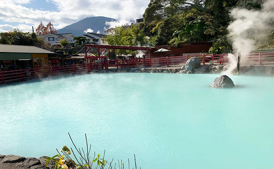 ＼10月の由布院／森の中のお宿でリゾートバイト♪人気の通し勤務も嬉しい🤗寮キレイ✨