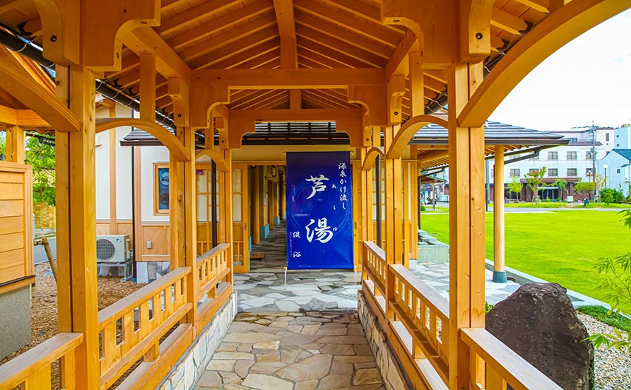 カニシーズン到来🦀オフは歴史ある温泉街を散策！【寮のお部屋はWi-Fi完備♪】