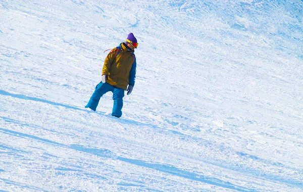 ＼未経験者歓迎☆／大人気！冬の北海道ニセコで住み込みバイト☆【パウダースノーを楽しみながらお仕事】