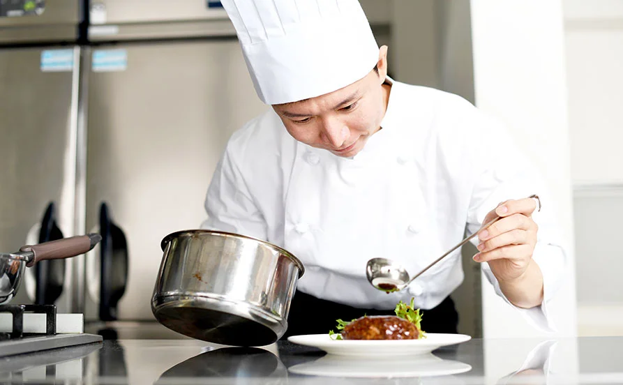 ＼未経験歓迎／ニセコ☆巨大スキー場近くのホテルのイタリアンレストランで調理補助！語学留学を体験できる✨