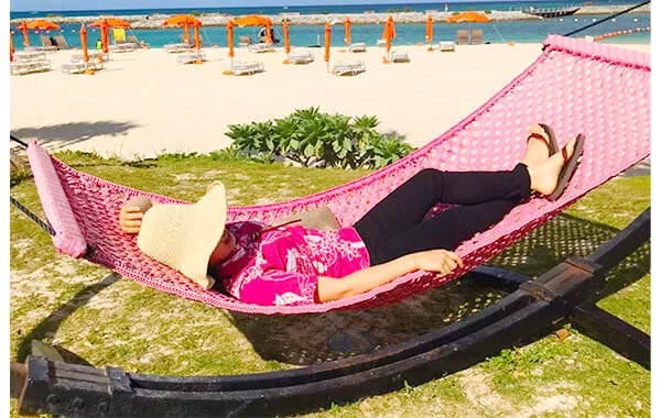 ＼すぐ埋まる人気案件／透き通る海とのんびりした島時間が、あなたを待っています✨【有名ブランドホテル】職場環境good👍スタッフ満足度◎