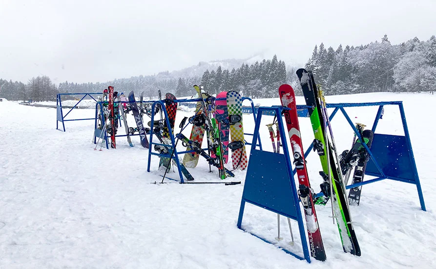 \超好待遇!/ 食費・リフト券・レンタル無料✨ スキー用品無料提供&食事2食付き(昼・夜)!冬バイトはココで決まり!