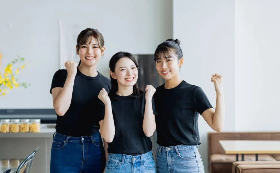 【通い案件】50代の方も大歓迎🙌賄い付きで人気の通し勤務なのも嬉しいポイント！駅徒歩5分で通いやすい