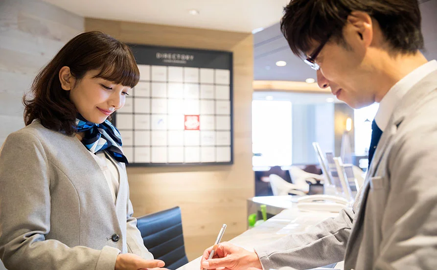 未経験でも大歓迎！京都♨湯の花の温泉旅館でフロントの住み込みバイト《通しシフト》