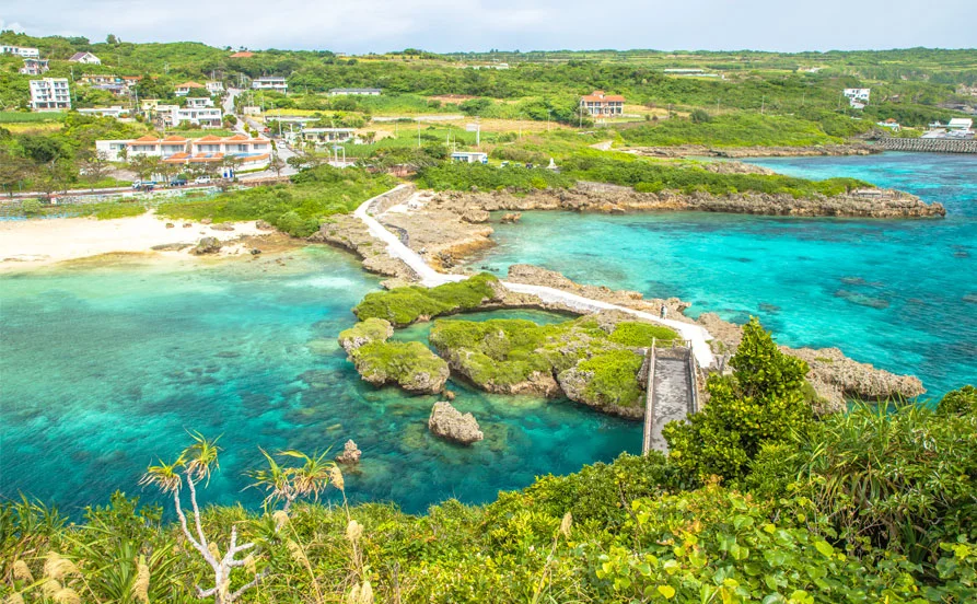 ＼語学を活かせる／暑さ和らぐ秋の沖縄【宮古島の市街地ホテル】通しシフトのリゾートバイト