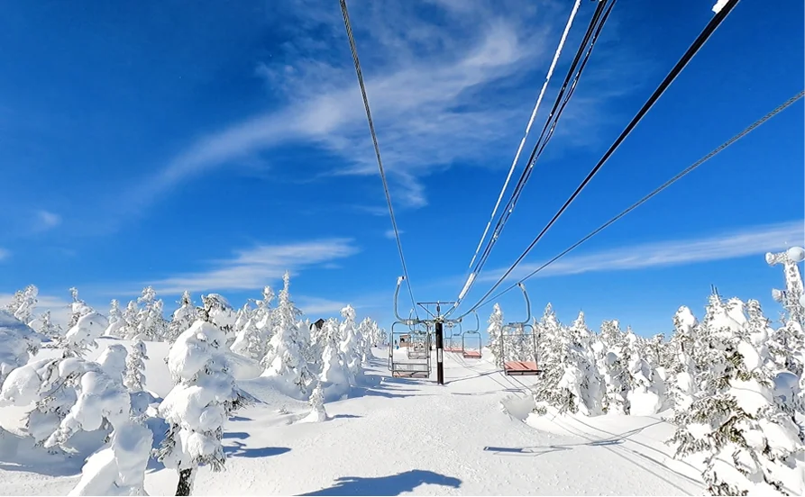 未経験歓迎！食事も3食付いてきて無料🙌《特典がいっぱい★》スキースノボを楽しみながらリゾートバイト❄
