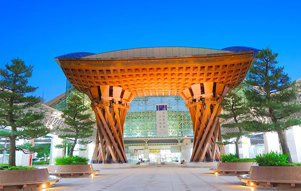 【寮までは送迎付きのリゾートバイト♪】TVや雑誌でも人気の石川県の有名旅館でのお仕事です。