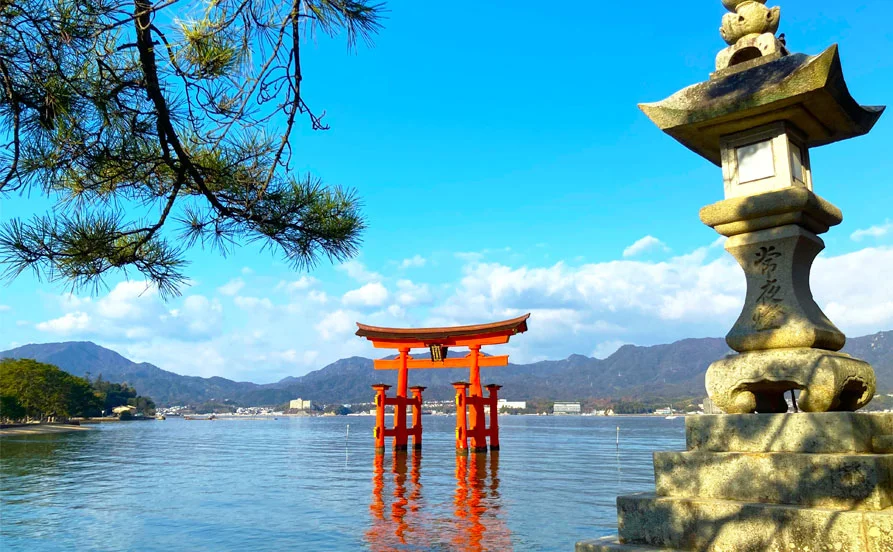 【10月】通し勤務×英語活かせる！老舗旅館でリゾートバイト🦌個室寮でコンビニまで徒歩圏内♪