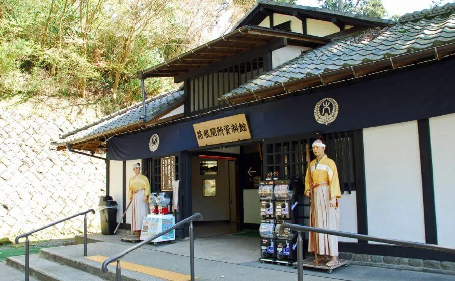 【通い勤務】ベテランスタッフさんも多く、未経験でもばっちりサポート✨車での通勤もOK！ガソリン代支給あります