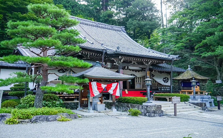 老舗旅館でリゾートバイト！【10月スタート】駅やコンビニも徒歩3分以内♪未経験者歓迎です！