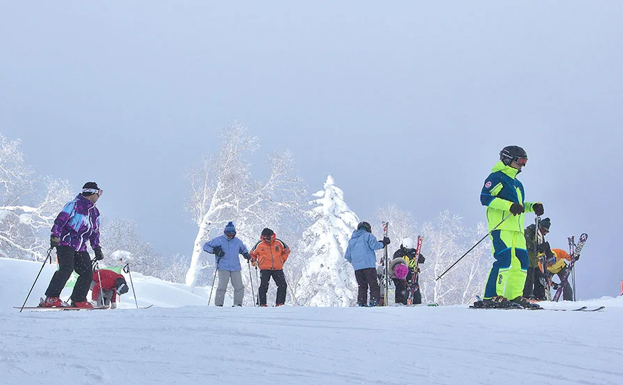 ＼越後湯沢／調理補助の案件♢スキー場特典満載🙌毎日温泉に入れる特典付き◎
