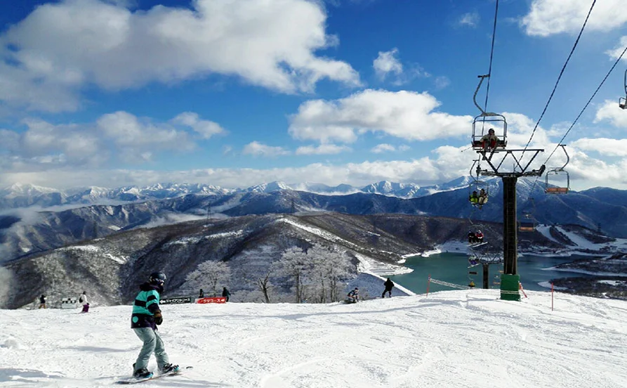 【新潟県】冬本番❄️屈指のパウダースノーをオフに楽しめる😍語学を活かせるお仕事🙌無料リフト券付⛷