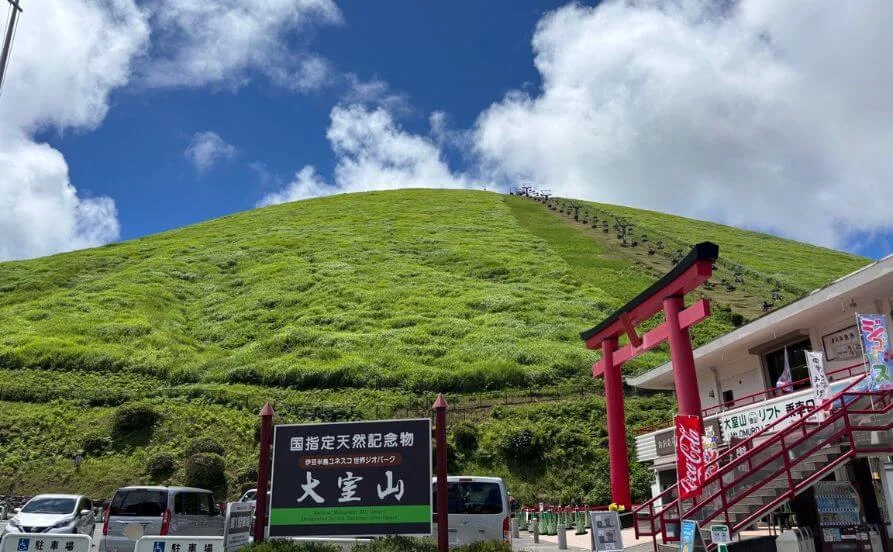 ＼高時給／伊豆を代表する温泉地♨上品な雰囲気漂う温泉ホテル《周辺環境抜群》《完全個室寮》お部屋内にキッチンもあるので自炊もOK！