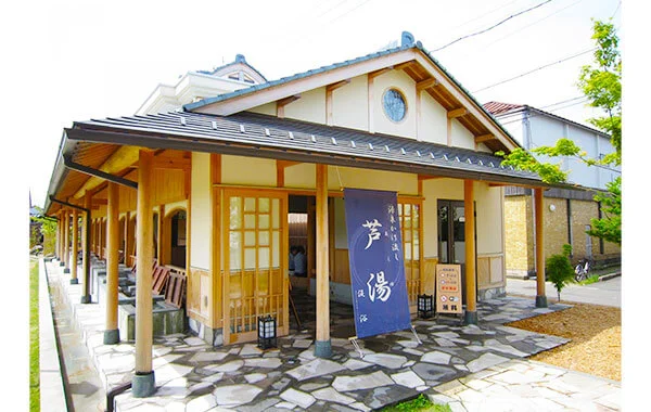 秋の募集スタート☆風情ある温泉旅館♨オフは歴史ある温泉街を散策！【寮のお部屋はWi-Fi完備♪】快適リゾートバイト