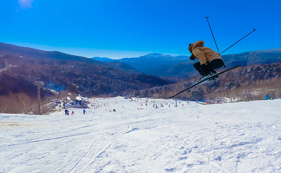 10代～60代まで大歓迎🙌関東のスキー場で働くならココ!!【スキーレンタル無料❄】