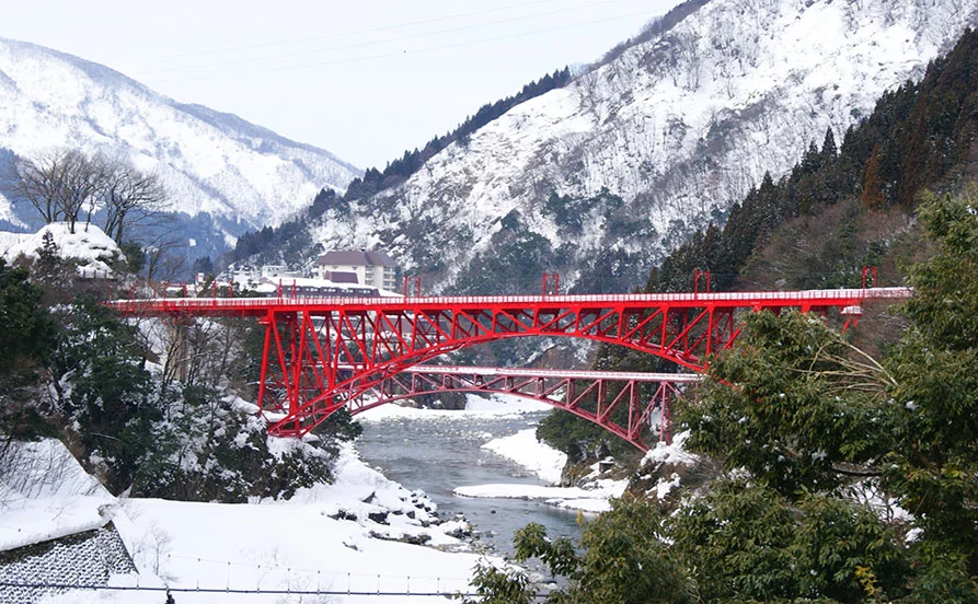 富山県宇奈月温泉にあるホテルでフロントのお仕事です。