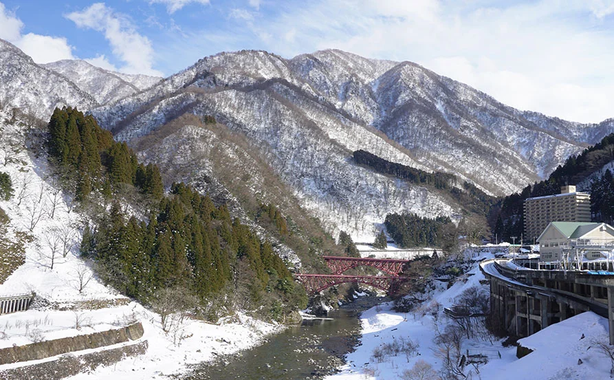 コンビニ・銀行徒歩圏内！周辺環境◎【富山♨宇奈月】オンオフ安定しやすい人気通し勤務