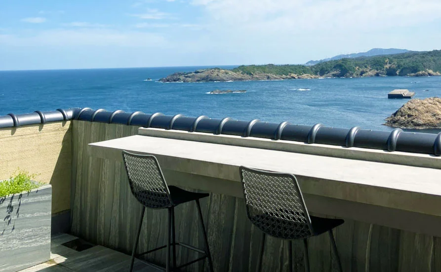 《通い案件》青く輝く海と出雲松島を臨む絶景宿でナイトフロントのお仕事です♪安定して稼げる✨【島根県 出雲】