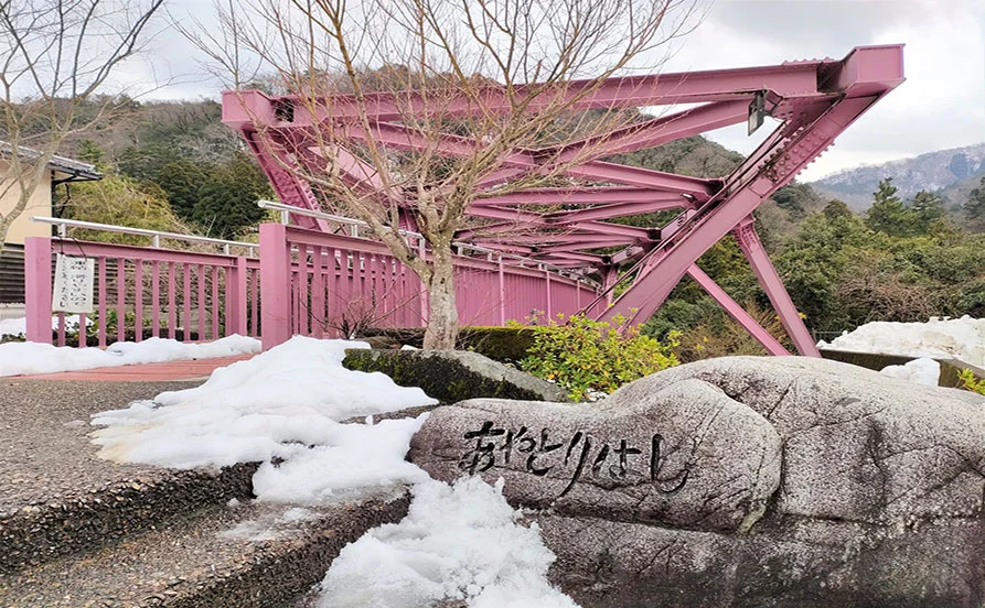 【寮までは送迎付きのリゾートバイト♪】TVや雑誌でも人気の石川県の有名旅館でのお仕事です。