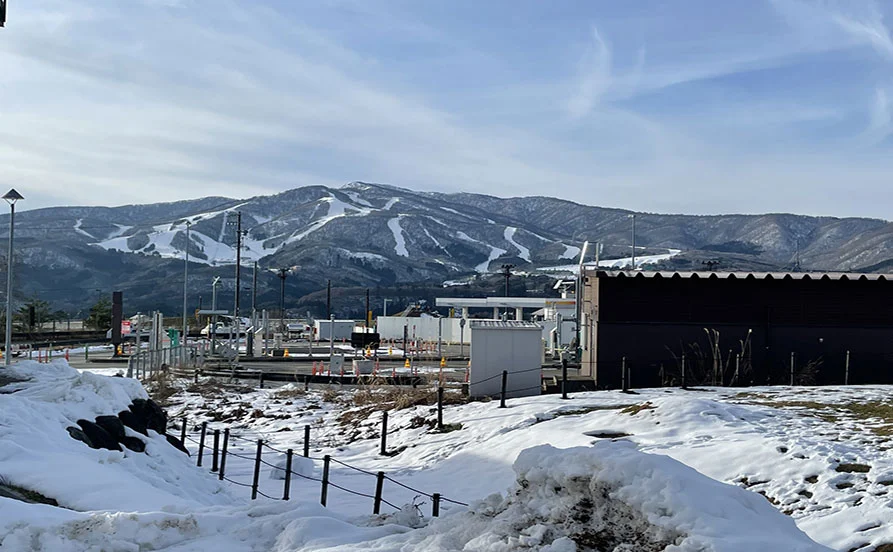 【岐阜県 鷲ヶ岳高原】無料リフト券つき☆食事は1日3食提供あり＆温泉入浴可能なので生活面も安心◎