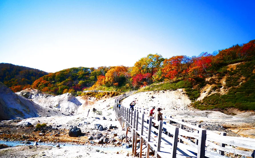＼未経験も募集中🙌／お仕事の後には温泉にも入れる贅沢な時間も！寮は人気の個室タイプです✨