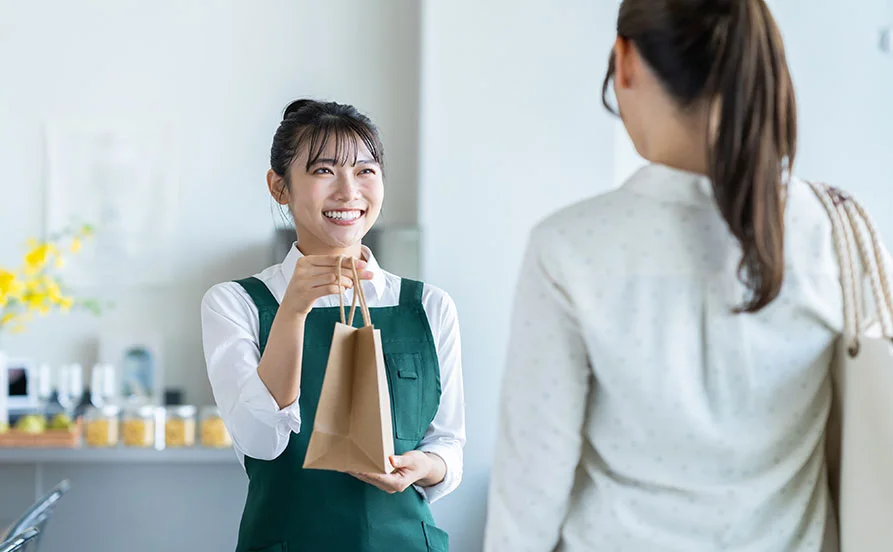 《SNSで話題🤳》熱海あのホテルで案件でました☆満了率も高い人気の職場です✨毎日温泉OK！