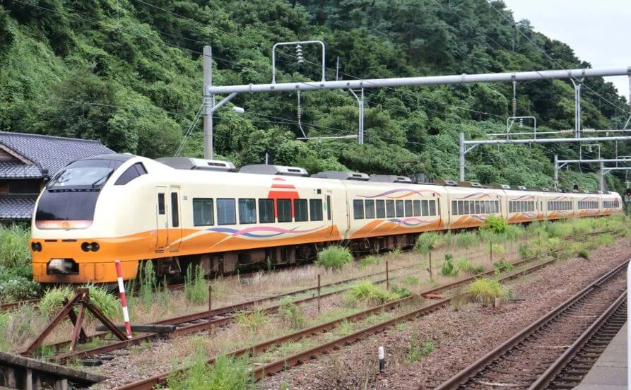 日温泉に入れる贅沢環境！寮費無料の人気求人です✨コンビニが施設内にありすぐ行けるので便利！Wi-Fiは寮部屋内にて利用可能です✨｜新潟県 越後中里