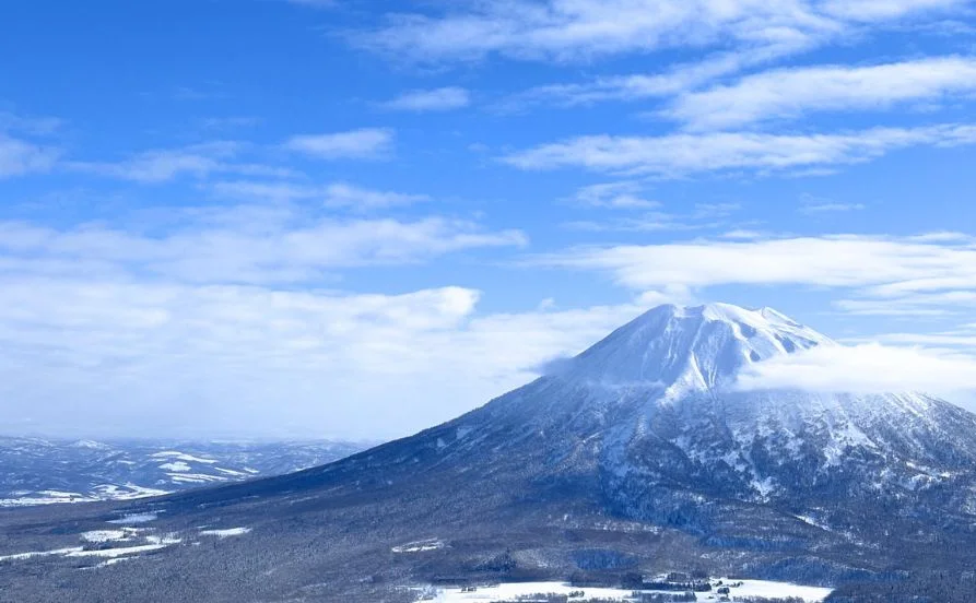北海道☆ニセコ ゲレンデ目の前！高級リゾートホテルでフロントのお仕事です♪
