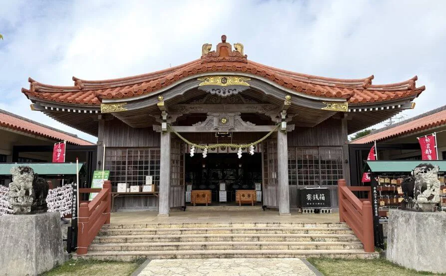【居心地良すぎて延長率高め】1000室以上の大型施設！仲間も多く楽しく働けます。寮は個室で、食事も1食300円と激安