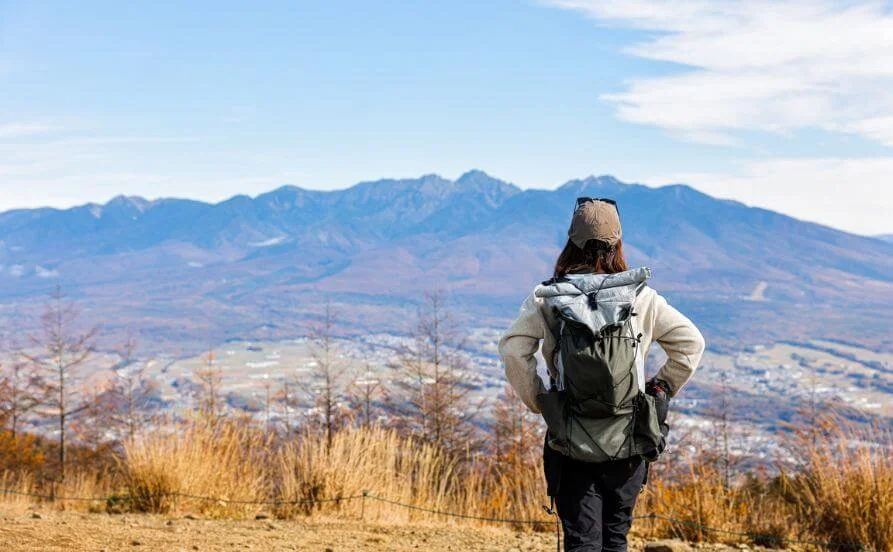 館内寮で通勤楽々！さらに通し勤務でスケジュール管理しやすい✨2月スタートで落ち着いてるので慣れやすい♪目の前には雄大な山々！