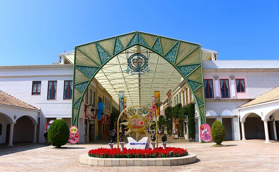 【通い勤務】未経験者〇｜人間関係良好高✨お風呂は温泉です！寮は個室😊絶景ロケーションのホテル