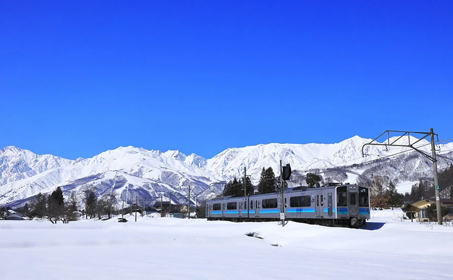 自然も利便性もどちらも叶う✨コンビニ徒歩圏内×通し勤務で働きやすい♪世界を代表する人気ブランドホテル！