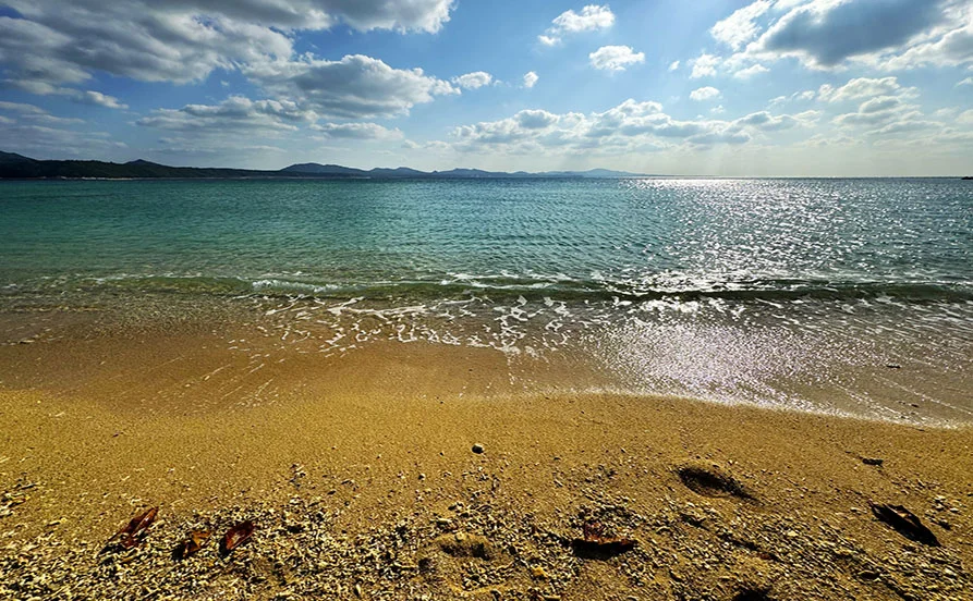 ＼友人同士応募OK☆／ロケ―ション抜群☕カフェスタッフ求人【沖縄本島】寮費無料！