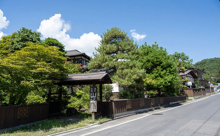 創業380年以上の歴史ある宿でリゾートバイト【山形県 かみのやま温泉】 Wi-Fi・キッチン付の個室寮！寮費も無料です😊