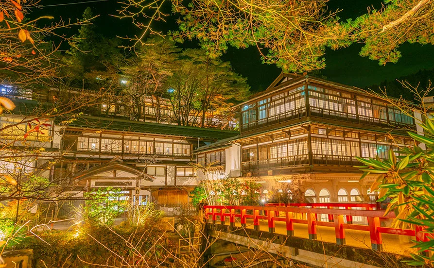 県の重要文化財！創業332年の歴史的老舗旅館でリゾートバイト！館内寮なので通勤楽々♪