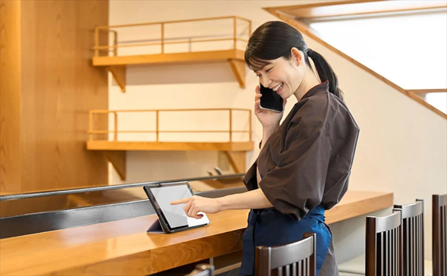 スキー特典もあり！寮は個室タイプでプライベートも安心☆【駅構内の回転寿司屋さんでホール担当🍣】