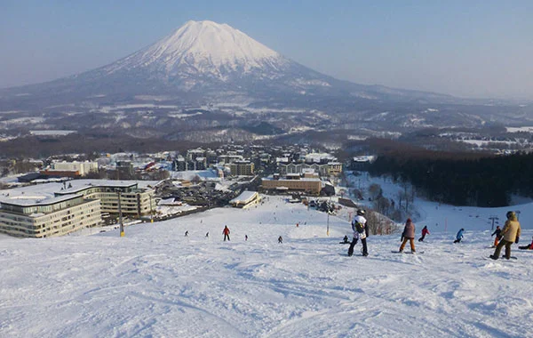 ウィンターシーズンを満喫するならココ！北海道ニセコのスキー場【未経験大歓迎】特典としてリフト券無料なのでお得に楽しめます♪