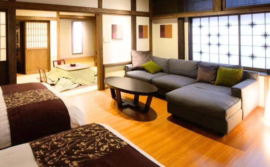 10月スタート！明治操業✨老舗旅館【高時給×出勤日食事2食無料】徒歩圏内にスーパー、コンビニありで生活環境抜群👍